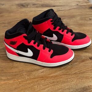 Nike Jordan AJ 1 Mid Infrared 23 Size 4.5 Youth